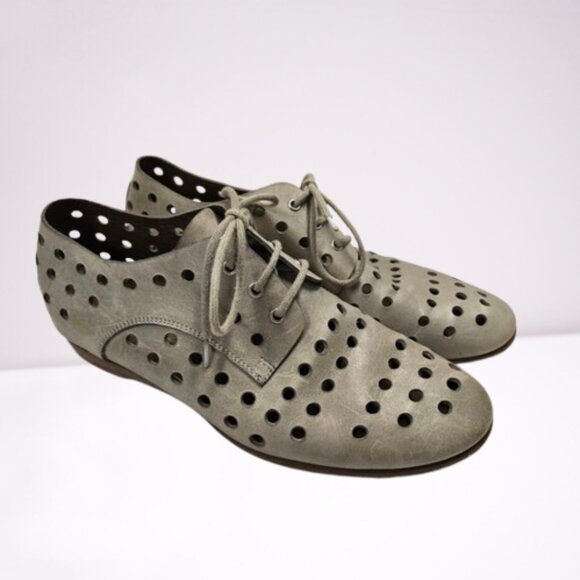 Gravity Pope Women's Gray Eyelet Oxfords Shoes - Picture 1 of 10